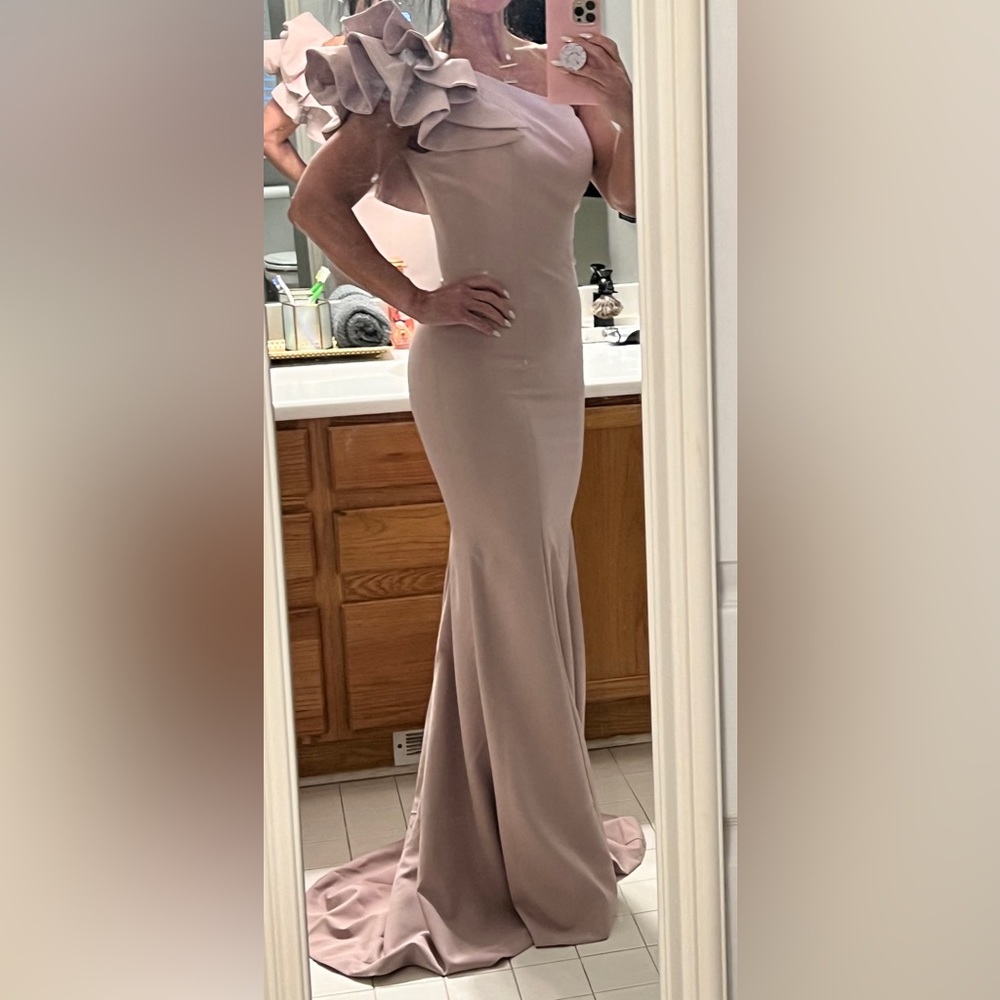 NWT NEVER WORN Bridesmaid/mother of bride dress size 6 Non smoking pet free home